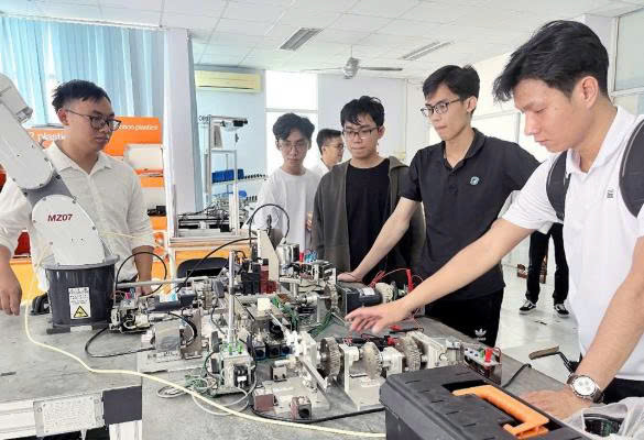 IDL (Indirect Labor) trong ngành linh kiện điện tử