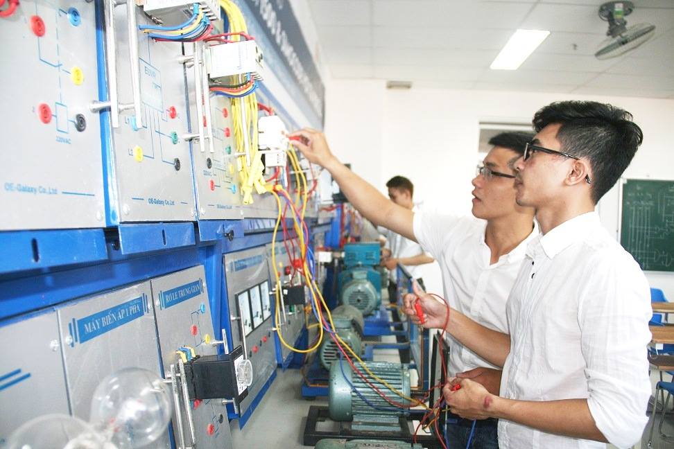 kỹ sư ngành linh kiện điện tử