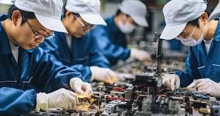 Các kỹ sư ngành linh kiện điện tử